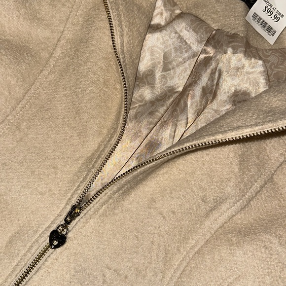 NWT cream colored jacket by Guess - Picture 4 of 6